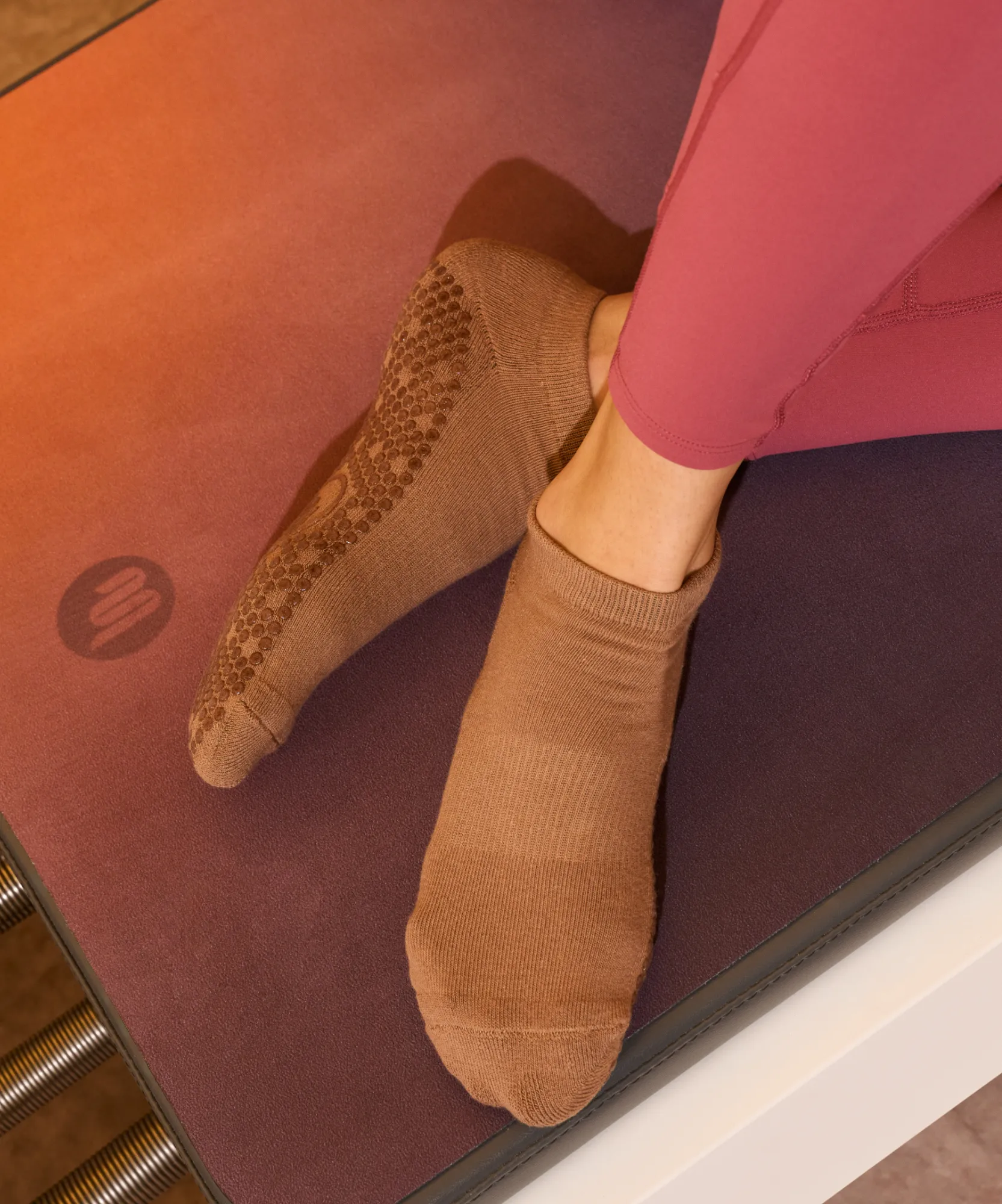 Classic Low Rise Grip Socks - Bark Brown
