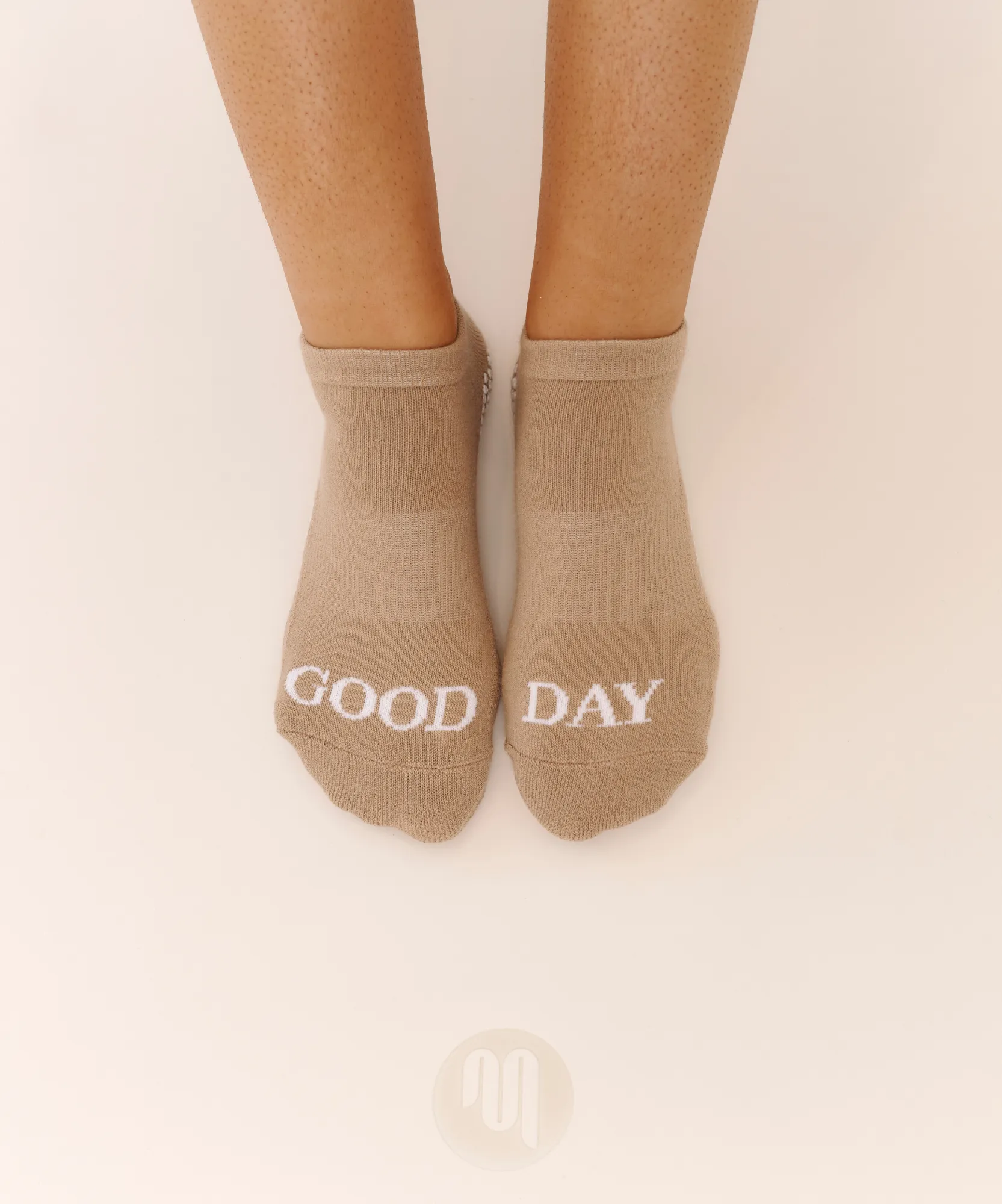 Classic Low Rise Grip Socks - Good Day Beige
