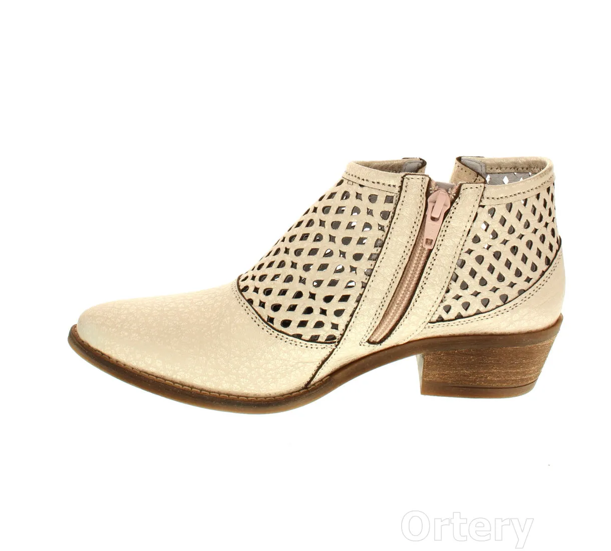 LA ANK BOOTIE W CUTOUT VAMP AND TIE SIDE