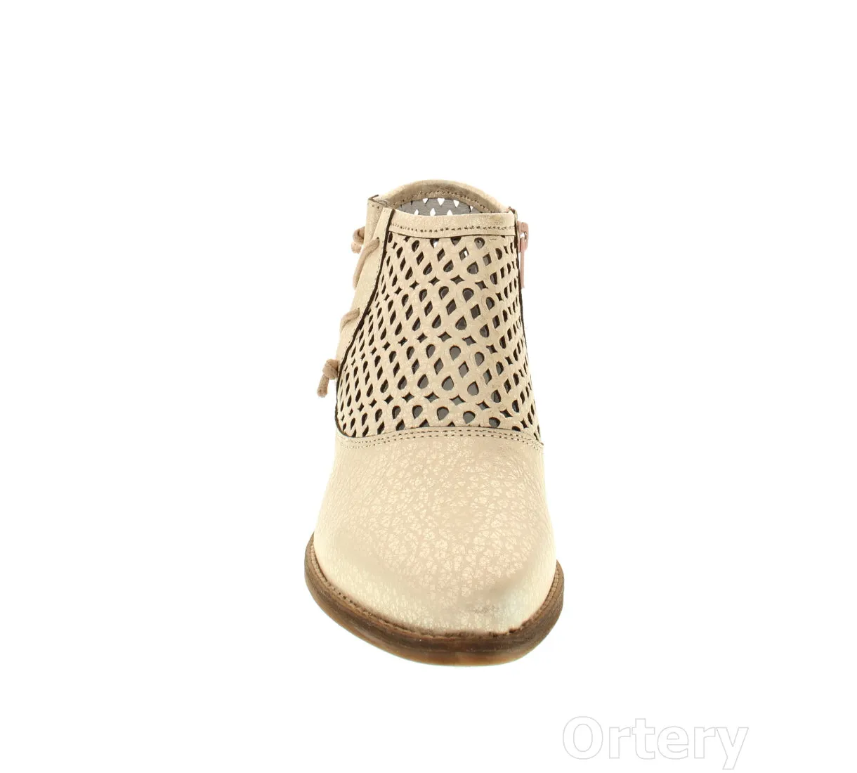 LA ANK BOOTIE W CUTOUT VAMP AND TIE SIDE