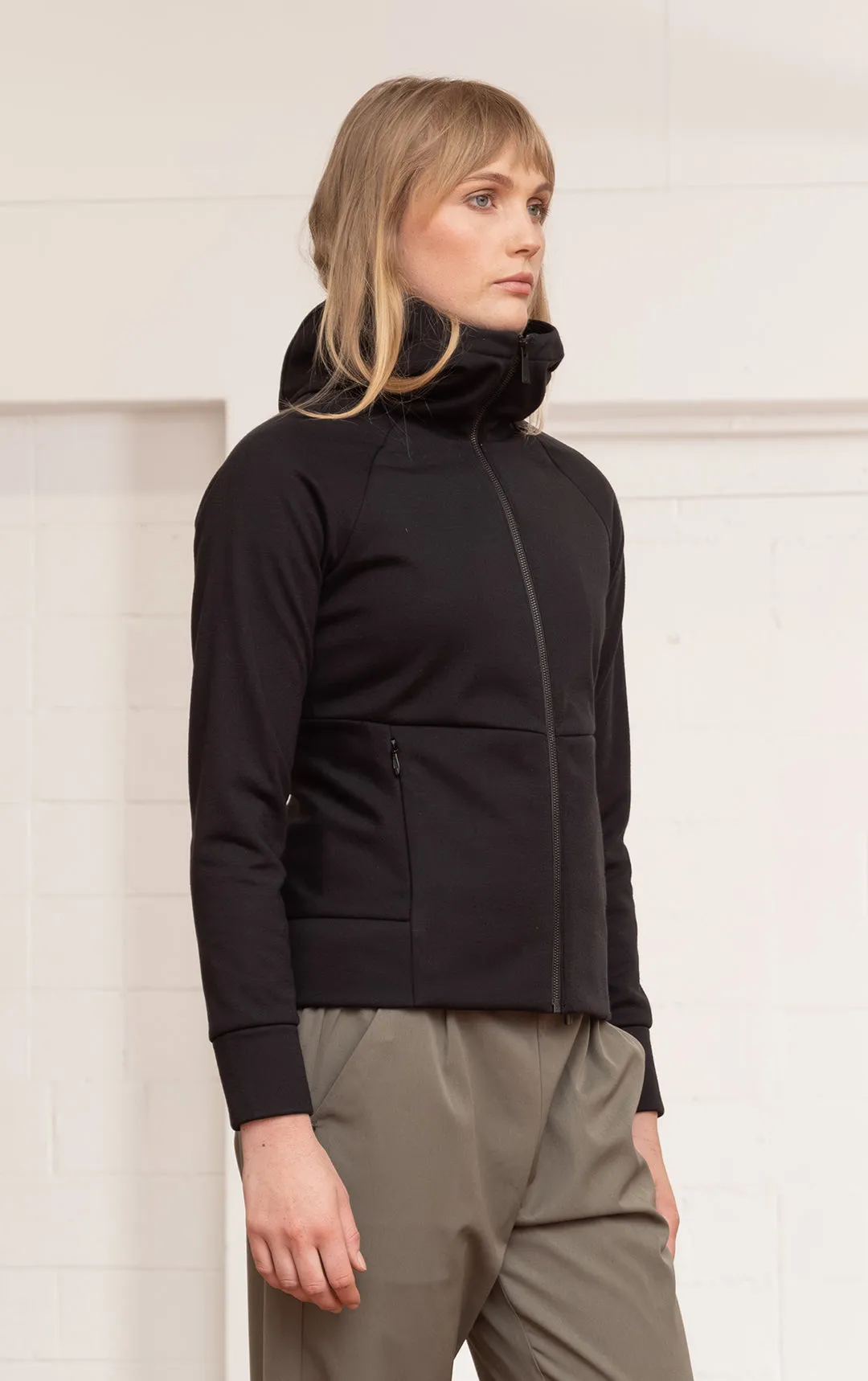 LAMINATED SOFTSHELL HOODY