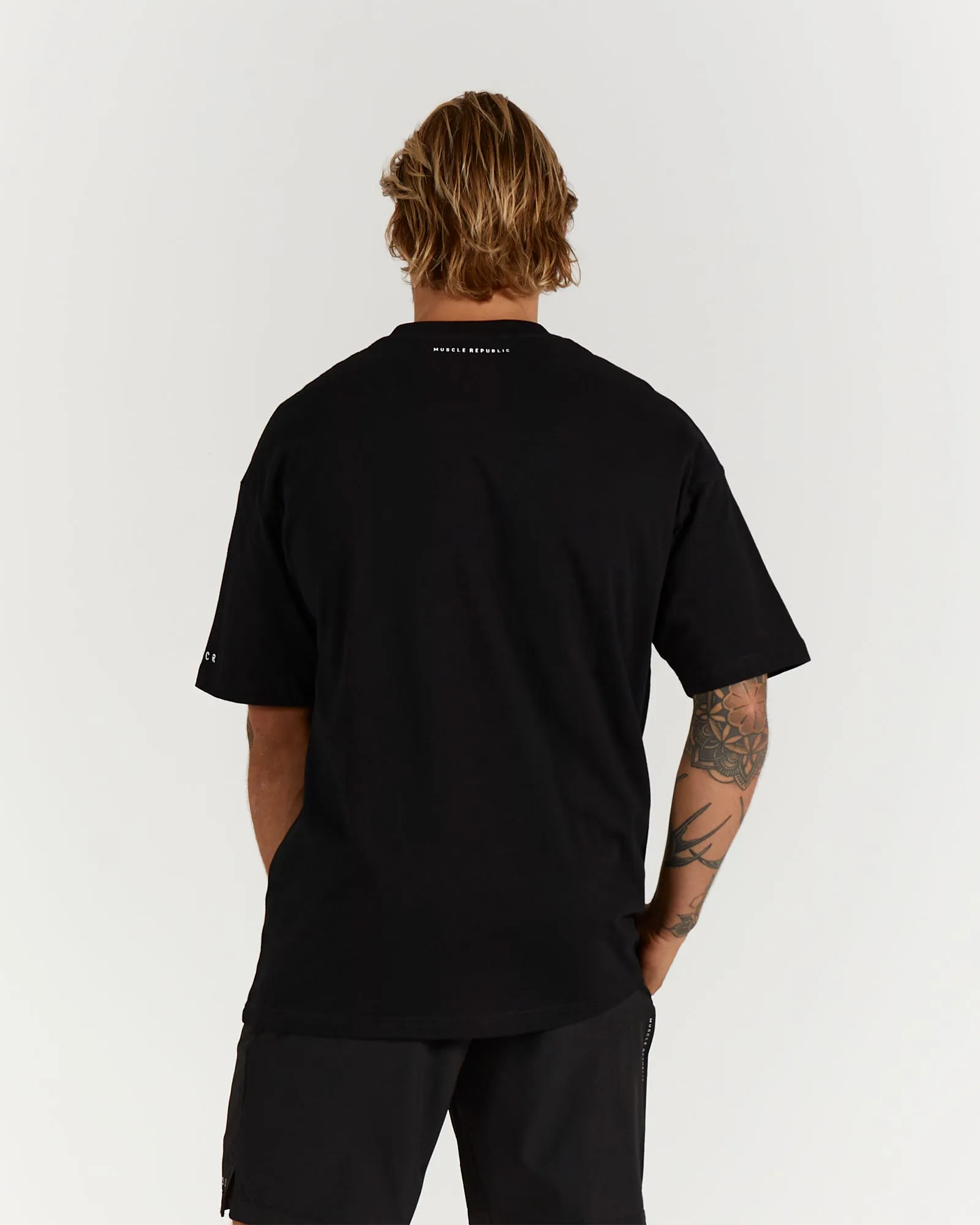 LIGHTWEIGHT OVERSIZED TEE - BLACK