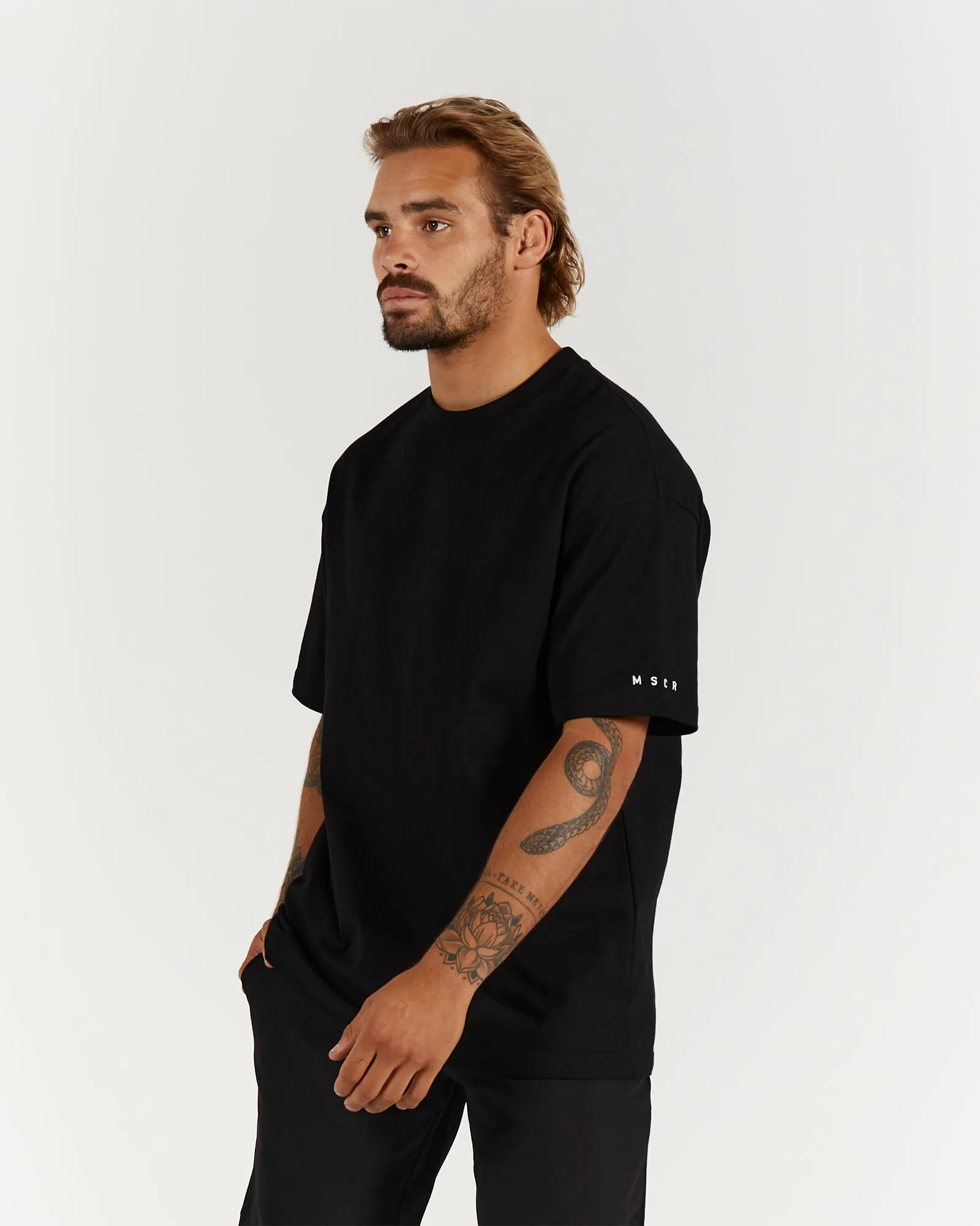 LIGHTWEIGHT OVERSIZED TEE - BLACK