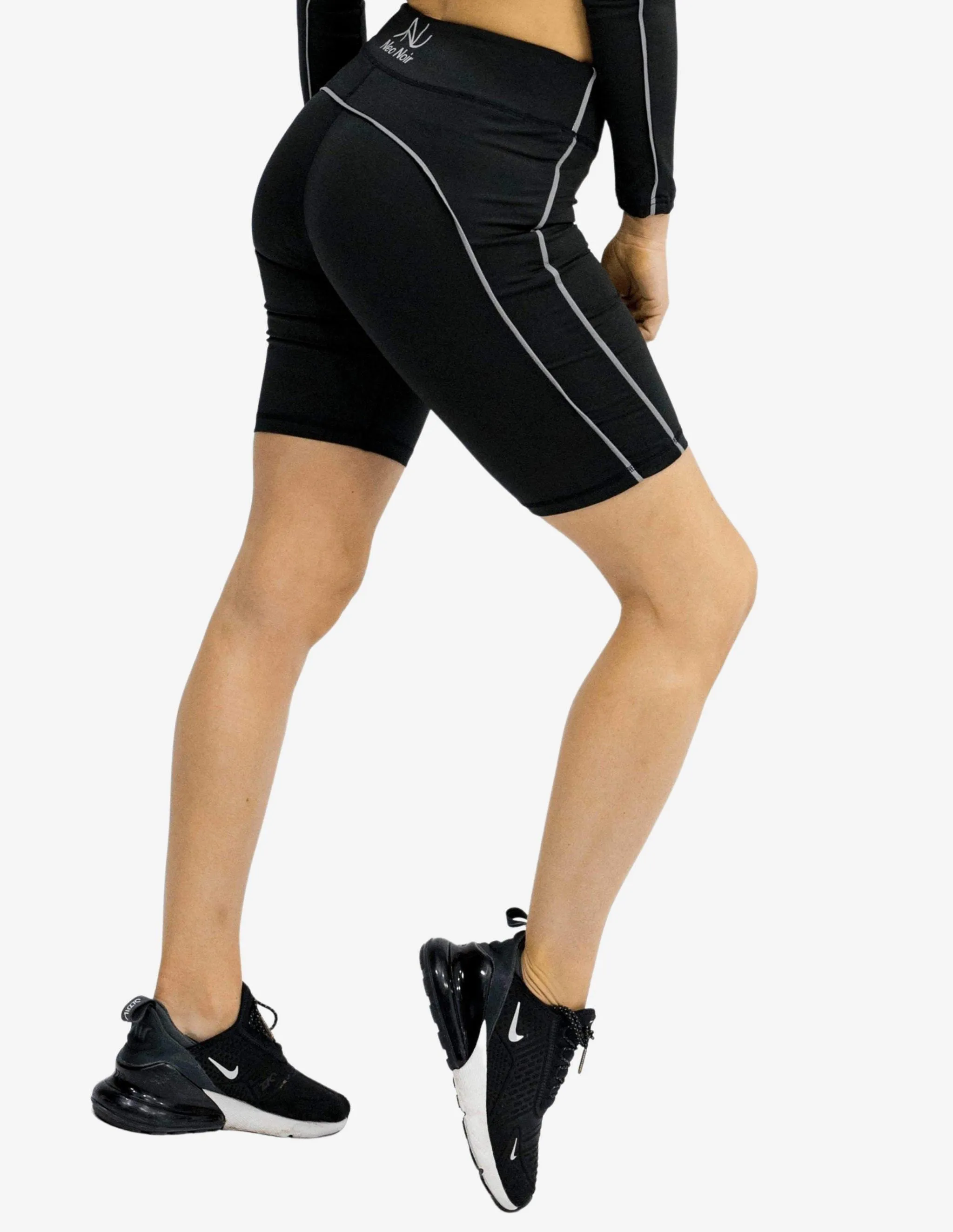Spin Short Black