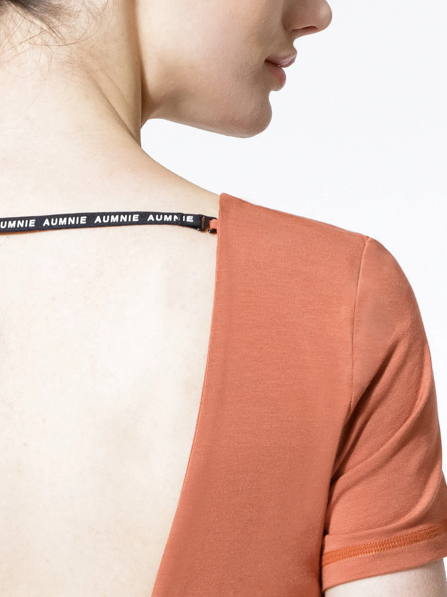TWIST TEE, CLAY