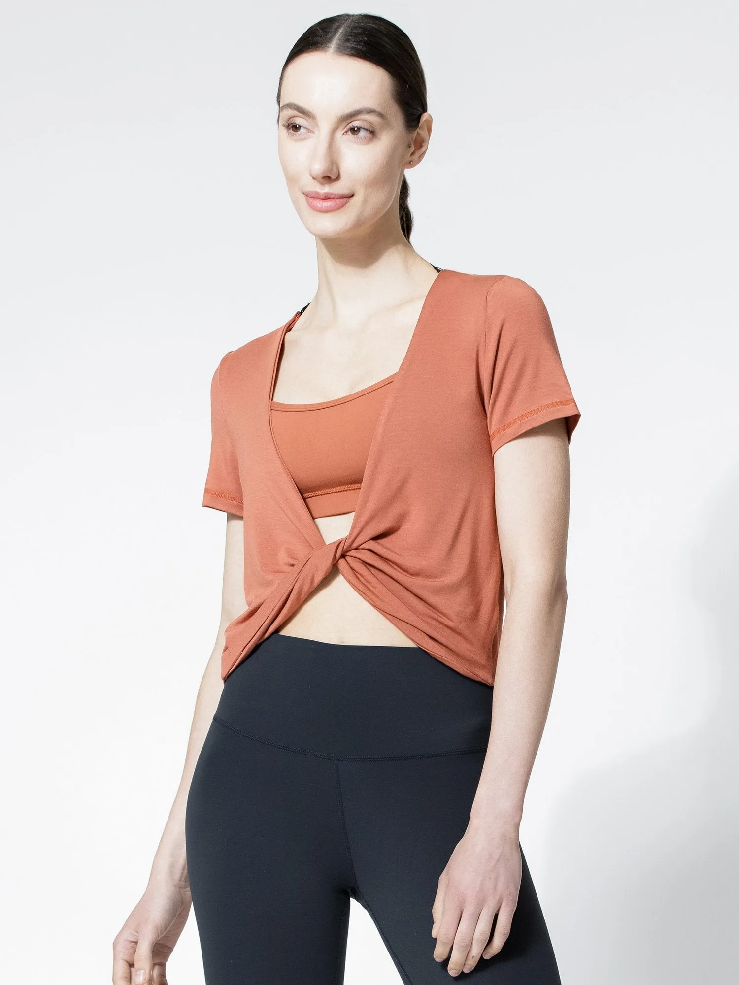 TWIST TEE, CLAY